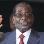 Femme de Mugabe: même mort, mon mari serait réélu président